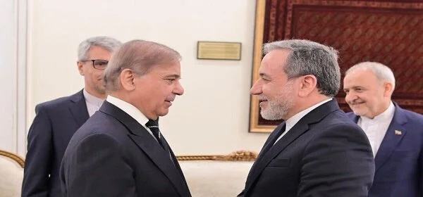 Iran's Araghchi and Pakistan's Sharif Discuss Bilateral Ties in Phone Call