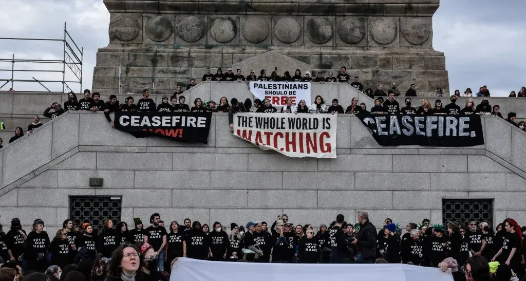 Hundreds of Jewish protesters rally in New York's Grand Central Station for Gaza
